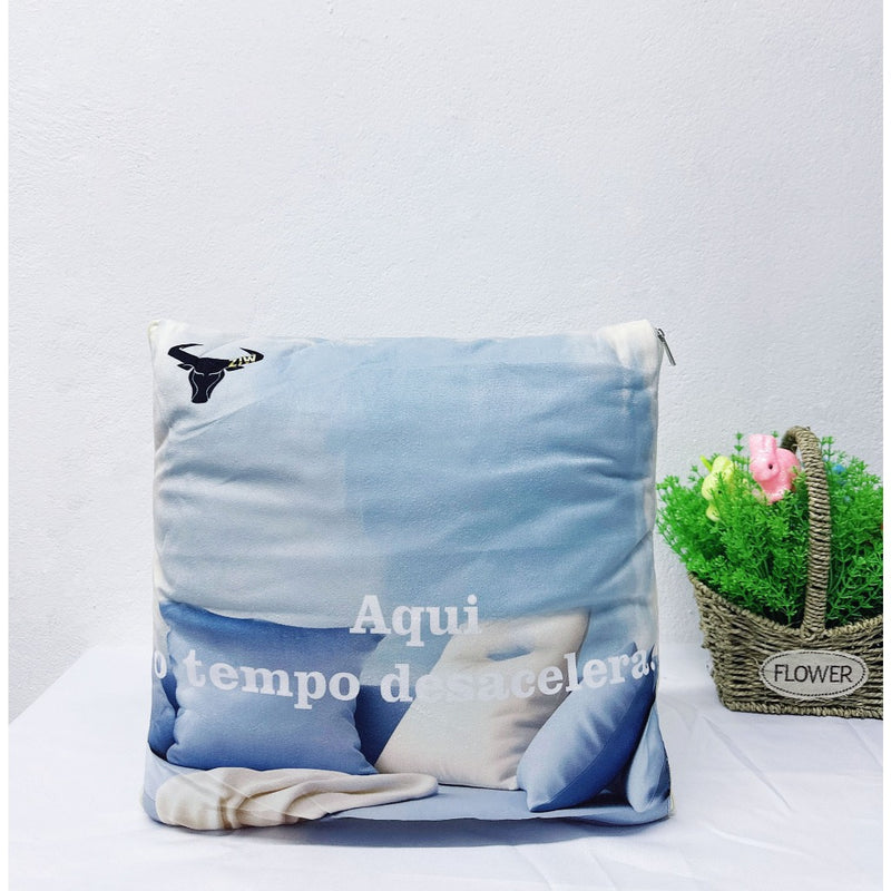 🛫🧸 Cobertor de Viagem + Travesseiro de Abraço 2 em 1 – Conforto Compacto Onde Você Estiver!